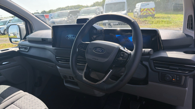 Ford Transit Custom 320 L2 Diesel Fwd 2.0 EcoBlue 136ps H1 Double Cab Van Limited Auto - Image 16